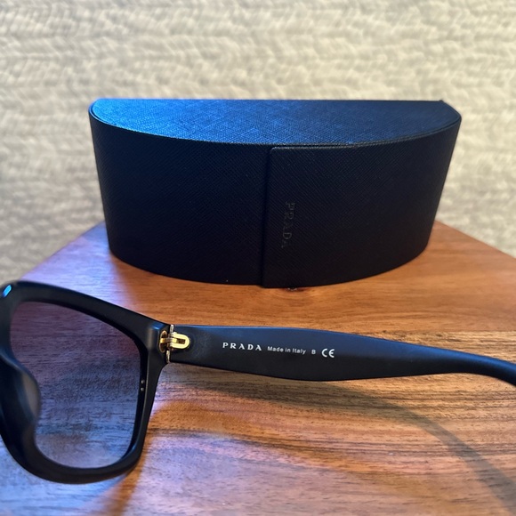 Prada SPR 07P-A Sunglasses Black EUC - Picture 7 of 13